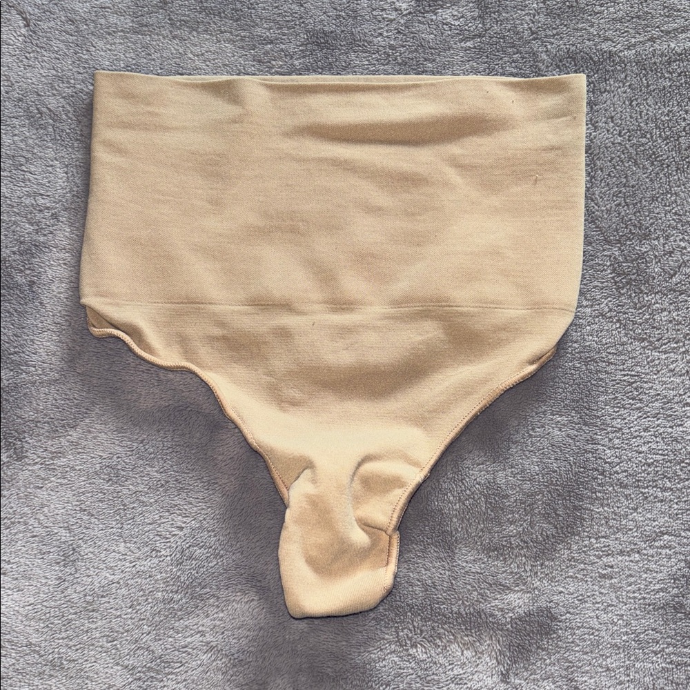 SKIMS Everyday Sculpt Shapewear Thong S